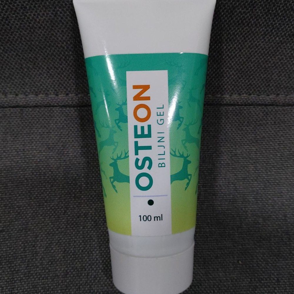 Zelena tuba Osteon biljnog gela od 100 ml s motivom jelena u ruci